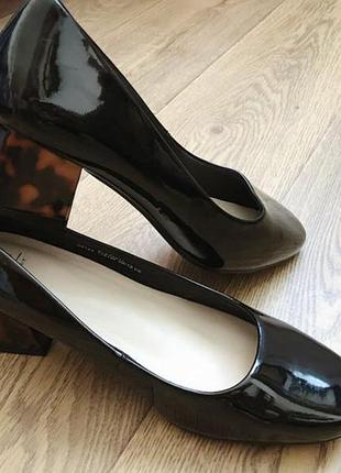 Туфлі на зручному каблуку
