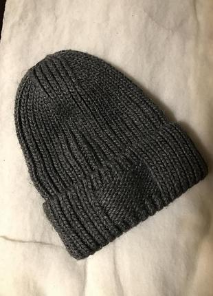 Серая шапка