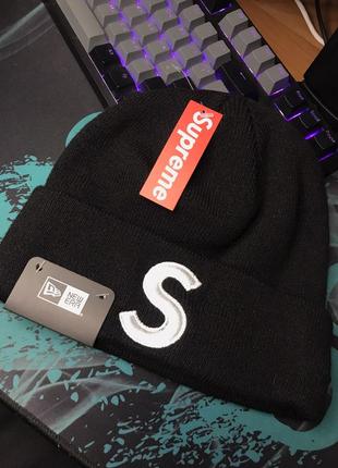 Оригинал шапка supreme beanie new era s logo fw23