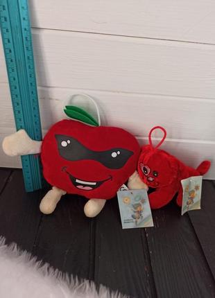 Набір м'які червоні іграшки яблуко і котик laurana products1 фото