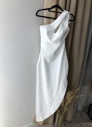 Шикарное вечернее праздничное платье асимметричное пошив красивое и оригинальное белое платье на одно плечо