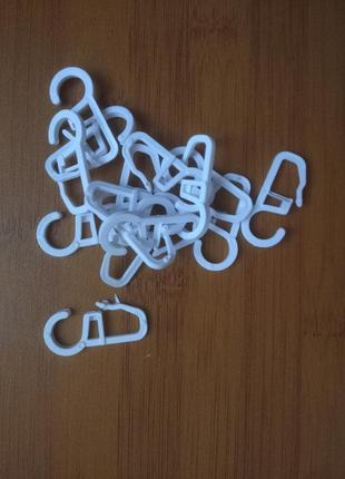 Гачки на кыльця (білі)для металопластикових карнизів8 фото