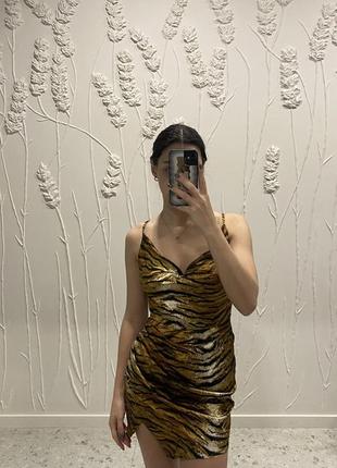 Сатиновое платье в тигровый звериный принт4 фото