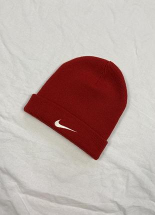 Шапка nike з вишитим свушем