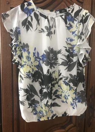 Блузка в квітковий принт,з воланами на рукаві1 фото
