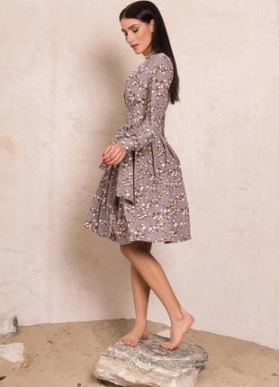 Серое платье-халат с цветочным принтом2 фото