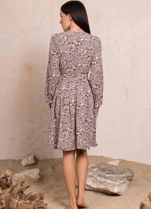 Сіра сукня-халат з квітковим принтом3 фото