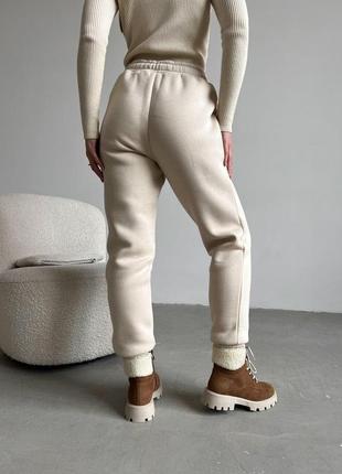 Жіночі зимові спортивні штани бежеві тринитка на флісі lina брюки на зиму (b)3 фото