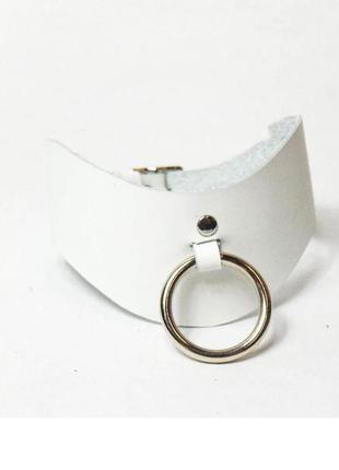 Чокер кожаный белый с кольцом , чокер анатомической формы3 фото
