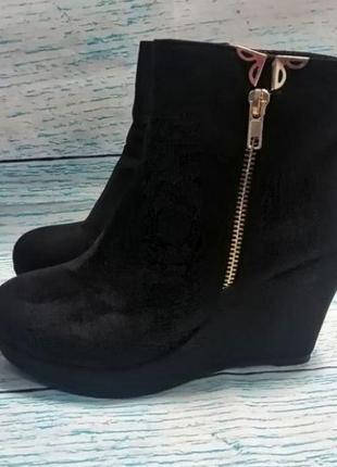 Черевики ботальони на танкетці замш