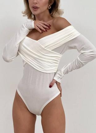 Боди с открытыми плечами с драпировкой💕