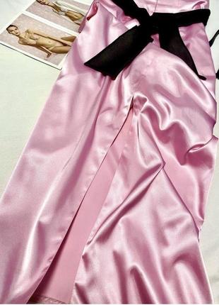 Атласное вечернее платье розовое