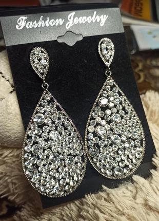 Красивенні сережки до вашого святкового образу