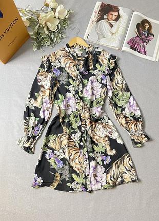 Яркое эффектное платье