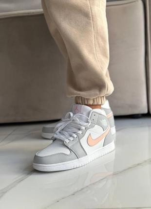 Кроссовки nike air jordan retro 1 grey pink (fur)