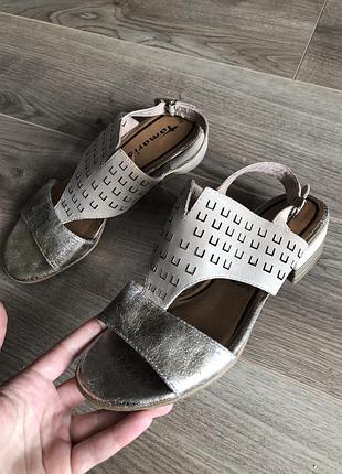 Кожаные босоножки tomaris 39 размер