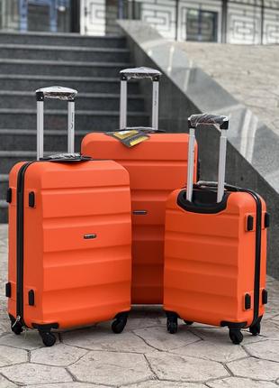 Якісна валіза ,польша ,противоударний пластик ,усі розміри ,кодовий замок ,wings3 фото