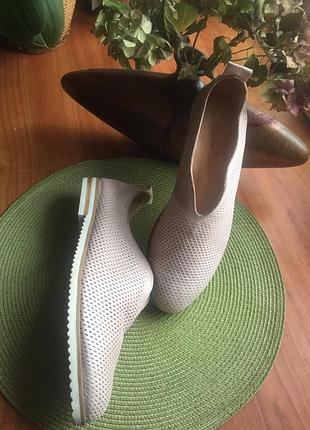 Туфли из натуральной перфорированной кожи