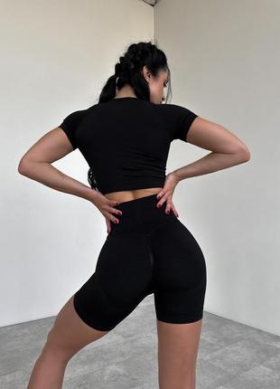 Спортивний жіночий безшовний костюм hot з подвійним пуш-ап для фітнесу, йоги, танців (кроп-топ, подовжені шорти) - чорний