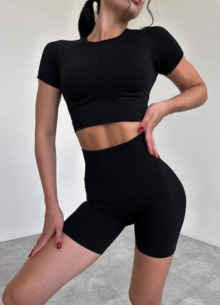 Спортивный женский костюм hot для фитнеса, йоги, танцев с двойным пушап (кроп-топ, удлиненные шорты) - черный2 фото