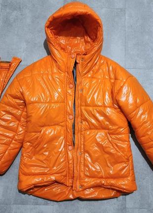 Теплая оранжевая зимняя куртка. есть нюанс!