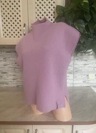 Стильний светер безрукавка