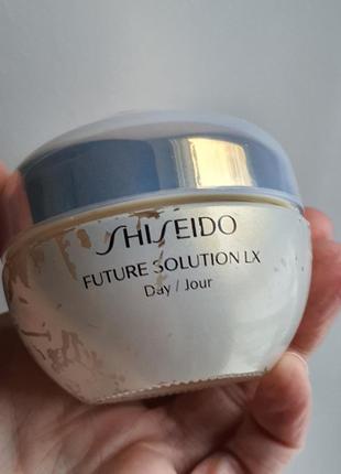 Дневной крем spf 20 shiseido future solution lx