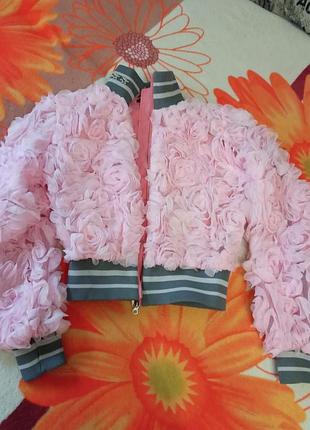 Нарядная кофта в розы