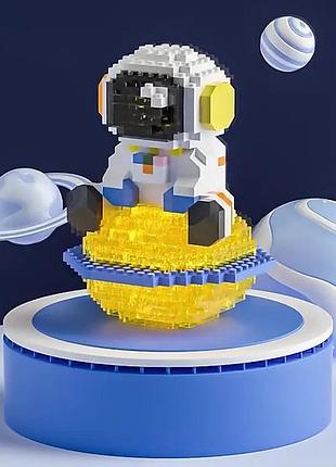 Конструктор астронавт на сатурне, лего ночник, подсветка, игрушка brick