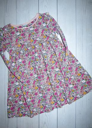 Гарна сукня для дівчинки