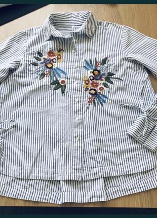 Сорочка розкльошеного силуету з вишивкою