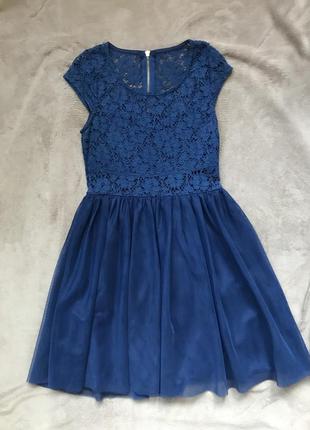 Красивое платье с кружевом