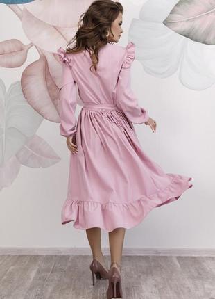Рожева приталена сукня з рюшами3 фото