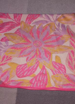 Яркая юбка в цветочный принт в винтажном стиле з цветком2 фото