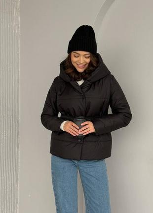 Куртка женская длинная короткая теплая осенняя зимняя демисезонная на осень зима черная бежевая коричневая с капюшоном стеганая базовая батал с поясом8 фото