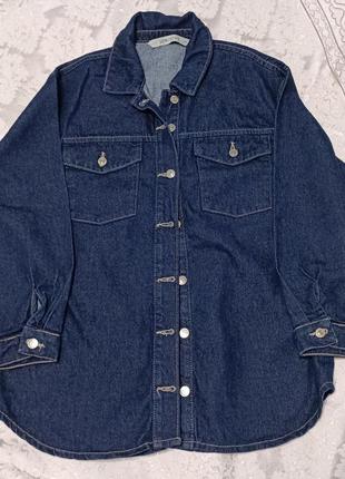 Джинсова куртка-сорочка оверсайз з цупкого деніму темно-синього кольору4 фото