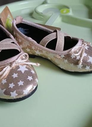 Очень красивые и нарядные туфельки для девочки crazy8