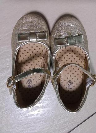 Золоті туфельки для маленької принцеси