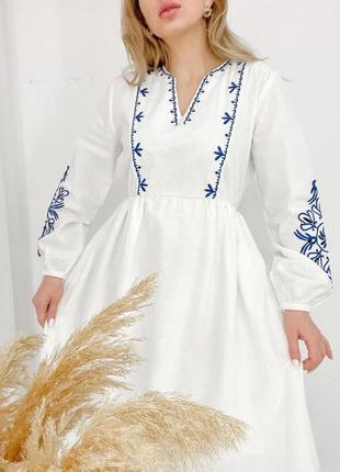 Білі плаття з синьою та червоною вишивкою♥️7 фото