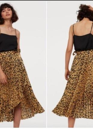 Новая атласная юбка миди h&m новпя плиссировпнная юбка на запах плиссе атлас леопардовый аринт лнопард3 фото