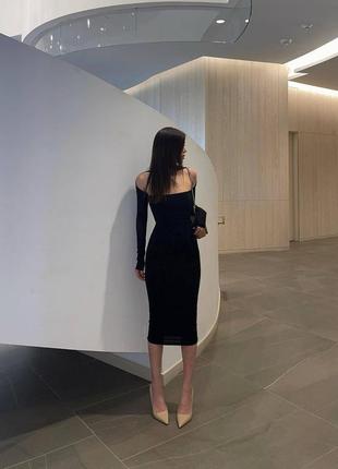 Женское лаконичное обтягивающее платье миди с квадратным вырезом4 фото