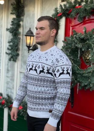 Новогодний свитер с оленями белый8 фото