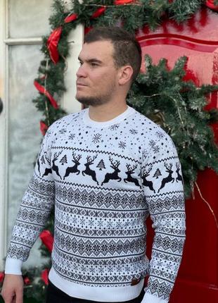 Новогодний свитер с оленями белый9 фото