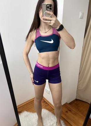 Фиолетово розовые шорты nike pro