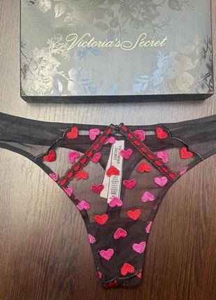 Трусиками victoria’s secret