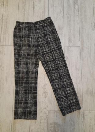 Черные брюки в клетку8 фото