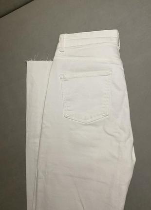 Белые джинсы с разрезами twice3 фото