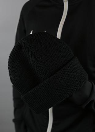 Мужская черная шапка carhartt3 фото