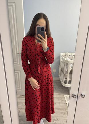 Прекрасна червона сукня ♥️