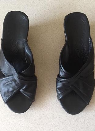 Чорні шльопанці clarks, розмір 37, шкіра